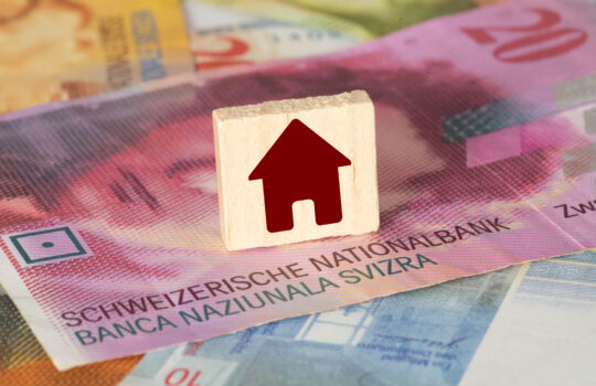 Wie werden Schweizer Ruhegehälter in Österreich besteuert? Kann man von doppelter Nichtbesteuerung profitieren?