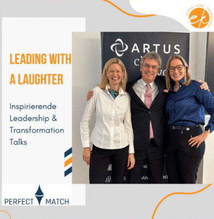Coverbild Podcast "Leading with a laughter" mit Maria Hubl, Eva Kunczicky und Wolfgang Dibiasi