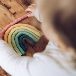 Einkommensabhängiges oder pauschales Kinderbetreuungsgeld: Welche Variante ist für Selbstständige sinnvoll?