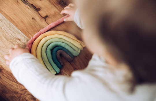Einkommensabhängiges oder pauschales Kinderbetreuungsgeld: Welche Variante ist für Selbstständige sinnvoll?