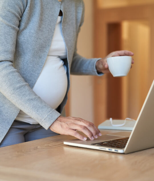 Wochengeld oder Betriebshilfe: Welche Lösung passt besser zu Ihrem Unternehmen?